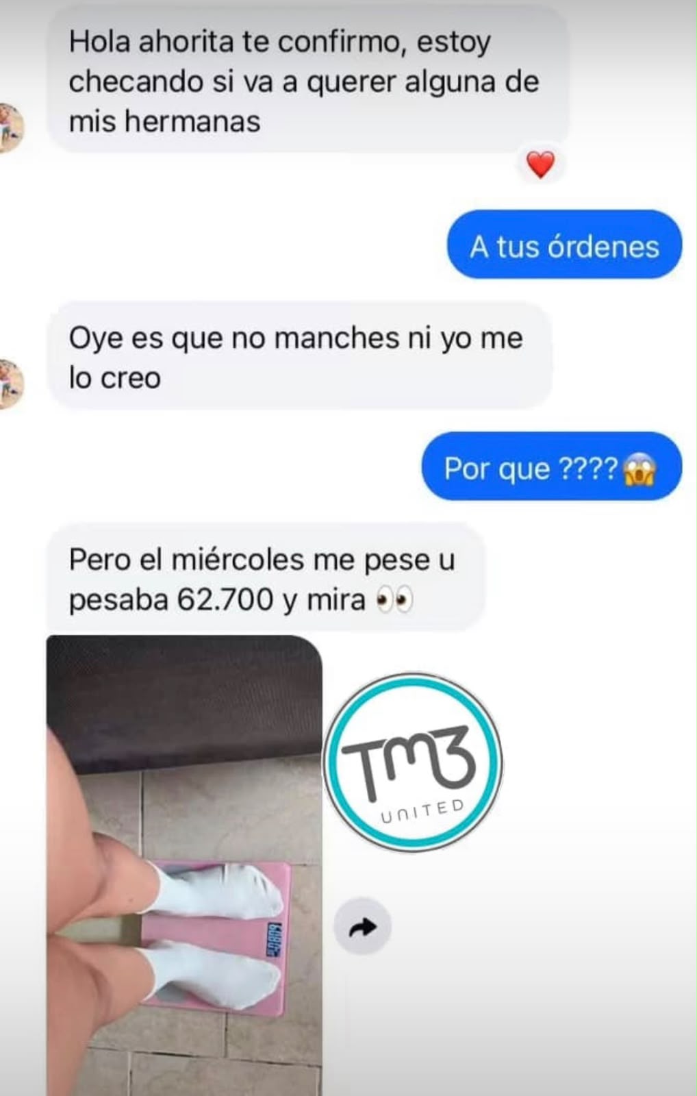 Clienta muestra su nuevo peso en la báscula